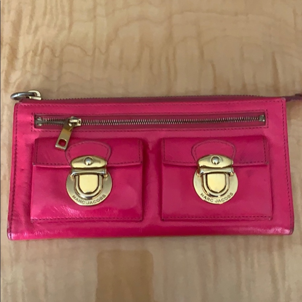 Marc Jacobs hot pink zip wallet